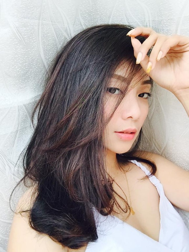 Adalah Kheny Soliva Berco yang belakangan viral di media sosial khususnya Facebook. Bisa dilihat jika wanita berambut panjang tersebut punya paras yang cantik dan menawan. Foto: Facebook Kheny Soliva Berco