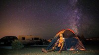 Calvin tidak dapat mendengar sejak lahir. Itu tidak menghalanginya untuk membagikan cerita travelingnya lewat sebuah blog (Instagram/seektheworld_)