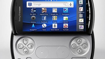 Sony Ericsson Xperia Play yang mengusung desain unik rilis tahun 2011. Ponsel ini bisa dibilang sebagai nenek moyang ponsel gaming saat ini walau di eranya tidak sukses. Foto: Unwired