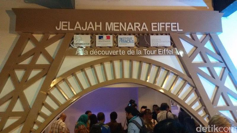 Foto Lihat Menara  Eiffel  di Yogya