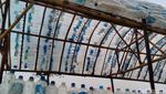 Foto: Sampah Botol Plastik di Gunung Dibikin Gazebo