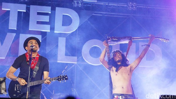 Glenn Fredly Melesat Bersama Kelompok Penerbang Roket