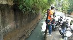 Foto: Ini Biang Kerok Tercemarnya Got di Kebon Jeruk