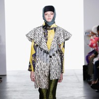 Dian Pelangi menampilkan koleksinya ‘Alurrealist’ di panggung New York Fashion Week First Stage, The Gallery, The Dream Downtown Hotel, Kamis (7/9/2017). Panggung NYFW First Stage ini baru pertamakali digelar oleh penyelenggara NYFW, International Management Group (IMG). 