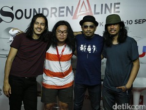 Glenn Fredly Melayang Bersama Kelompok Penerbang Roket