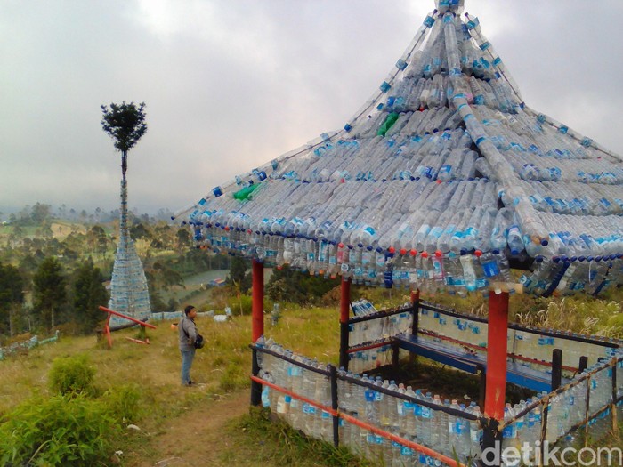 Saat Ribuan Sampah di Gunung Menjadi Gazebo di Purbalingga