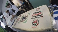 Kue ulang tahun ini hadir untuk merayakan 45 tahun Sirkuit Misano (1972-2017), yang kini resminya bernama Misano World Circuit Marco Simoncelli. (Photo by Mirco Lazzari gp/Getty Images)