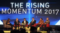 Direktur Utama PT Bank Tabungan Negara (Persero) Tbk. Maryono, Founder Lippo Group James Riady, Founder Jababeka S.D Darmono, dan Founder Intiland Hendro Gondokusumo berbincang mengenai momentum pertumbuhan bisnis properti dalam talkshow The Rising Momentum pada acara BTN Golden Property Award (GPA) 2017 di Jakarta, Senin (11/9/2017).