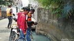 Foto: Ini Biang Kerok Tercemarnya Got di Kebon Jeruk
