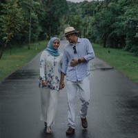 Laudya Cynthia Bella dan Engku Emran resmi menikah pada Jumat (8/9/2017) di kawasan Binjai 8, Malaysia. Foto: Dok. Instagram @alvasus