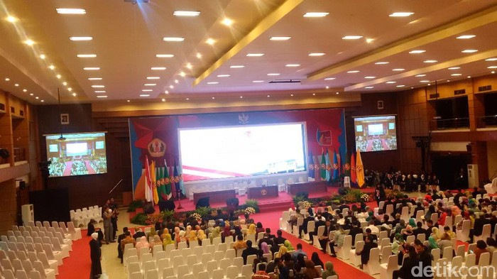 Jokowi Hadiri Puncak Perayaan Dies Natalis Ke-60 Unpad