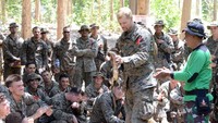 Prajurit Marinir kedua Negara tersebut cukup antusias dalam mengikuti materi latihan yang diberikan para pelatih Korps Marinir TNI AL tersebut. Meski mulanya terlihat agak geli, namun prajurit Marinir Amerika mencoba mencicipi sejumlah Botani dan Hewani yang telah dicontohkan terlebih dulu oleh para pelatih, bahkan beberapa diantara mereka ada yang mencoba menangkap ular dan biawak. Dok. Dispen Marinir.