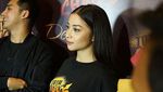 Seksinya Nikita Willy Pamer Kaki Mulusnya