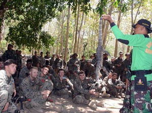 Marinir Amerika Diajari Cara Bertahan Hidup di Hutan Banyuwangi