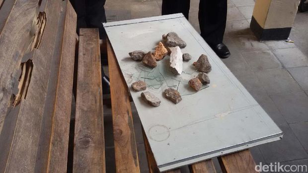 Barang bukti batu yang ditemukan di gudang arsip DPPKA DIY
