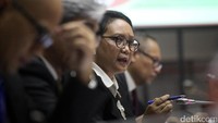 Menteri Luar Negeri Retno LP Marsudi mendapatkan apresiasi dari Komisi I DPR soal upaya diplomasi membantu menyelesaikan krisis Rohingya. Apresiasi tersebut dilontarkan setelah Retno melakukan diplomasi dengan Myanmar dan negara tetangga lainnya.