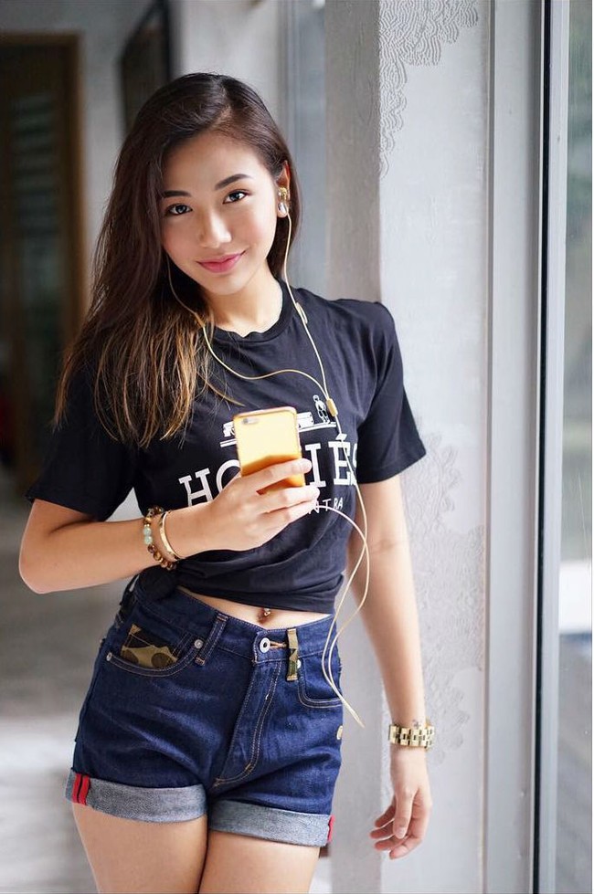 Calista Cuaca merupakan anak bungsu dari pasangan konglomerat Indonesia Jamie Chua dan Nurdian Cuaca yang kini telah bercerai. Sosialita Jamie Chua juga dikenal sebagai Ratu Instagaram Singapura. Foto: Instagram