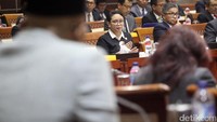 Rapat digelar di gedung DPR, Senayan, Jakarta, Senin (11/9/2017). Rapat dihadiri langsung oleh Menteri Luar Negeri (Menlu) Retno LP Marsudi. Rapat dipimpin oleh Wakil Ketua Komisi I Asril Hamzah Tanjung.
