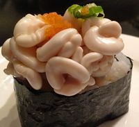 Sushi dengan paduan sperma ikan.