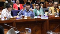 Selain itu, KPK juga melakukan kajian di berbagai sektor seperti di pangan, infrastruktur, aset negara, pelayanan publik, sumber daya manusia (SDM), sumber daya alam (SDA), dan penerimaan negara.