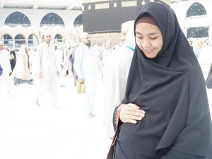 Naik Haji Saat Hamil, Oki Setiana Dewi Ingat Perjuangan Istri Nabi
