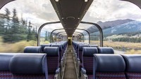 Dari Kanada, ada The Canadian yang juga punya pemandangan yang sangat indah. Dengan atap yang transparan, traveler bisa menikmati keindahan alam Kanada yang mempesona (Rail Canada)