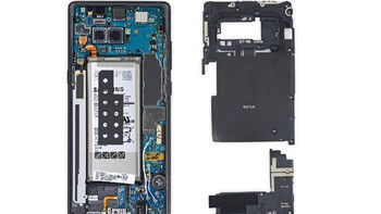 Lalu bagian speaker di bagian bawahnya diangkat. (Foto: ifixit)