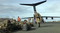 Royal Engineers dan Marine Commandos tiba untuk untuk memberikan bantuan