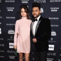 Sayang, The Weeknd sang kekasih tak hadir menemani Selena karena tengah mengadakan tur di Toronto. Foto: Dok. Getty Images