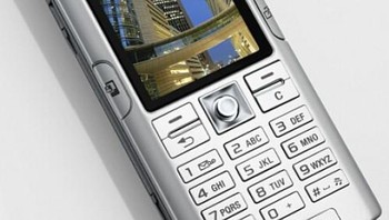 Sony Ericsson K600 termasuk salah satu ponsel andalan vendor ini di tahun 2005. Foto: Unwired