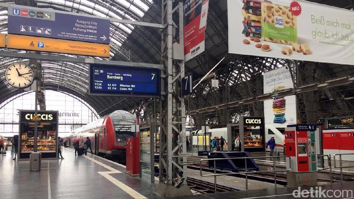 Stasiun Frankfurt Central merupakan stasiun paling sibuk di Eropa.