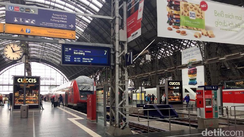 Melihat Frankfurt Central, Stasiun Paling Sibuk di Eropa Stasiun Frankfurt Central merupakan stasiun paling sibuk di Eropa.