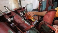 Botol limun yang tengah diisi air soda. Kalau yang ini adalah limun rasa jeruk (Randy/detikTravel)
