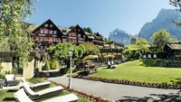 Grindelwald, Switzerland. Berada di bawah Gunung Eiger, Grindelwald adalah salah satu desa terindah di Swiss. Chalets atau rumah kayu klasiknya yang terletak di antara beberapa gunung tertinggi di Pegunungan Alpen menjadikannya tujuan akhir bagi pemain ski di musim dingin, pejalan kaki, dan pendaki di bulan-bulan musim panas (Dok. CNN Travel)
