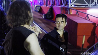Momen Belakang Panggung Sebelum Dashboard Confessional Mengguncang Bali