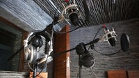Selamat hari radio!. (Foto: Taylor Weidman/Getty Images)
