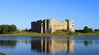 Kastil Carew, Pembrokeshire, Wales. Terletak di tanah datar sekitar Sungai Carew, kastil ini dibangun pada tahun 1270 dan kemudian dirombak selama Perang Sipil Inggris. Sudah berpindah tangan tiga kali selama konflik sampai akhirnya pada abad ke-17 kastil itu menjadi sepi (Dok. CNN Travel)