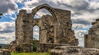 Kastil-kastil itu ditinggalkan, hal ini diungkapkan penulis Kieron Connolly dalam buku barunya Abandoned Castles. Pertama adalah Kastil Altenstein, Bavaria, Jerman. Dulu bangsawan Stein zu Altenstein tinggal di tempat yang indah ini sejak awal abad ke-13. Namun ketika keluarga tersebut pindah ke istana baru pada abad ke-18, kastil ini dibiarkan begitu saja (Dok. CNN Travel)