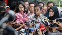 Menurut Idrus Marham, sakit yang dialami Novanto karena gula darah yang naik dan bisa berdampak terhadap fungsi ginjal dan jantung.