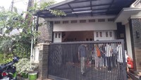 Barang berharga berupa emas, brankas, hingga sertifikat tanah yang ada di rumah pasangan suami istri yang tewas terbungkus bedcover diduga hilang. Kondisi kamar acak-cakan dan penuh dengan bercak darah (Foto: Dwi Andayani/detikcom).