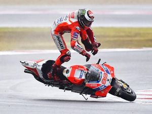 Foto: Momen Apes Lorenzo Saat Jatuh di Misano