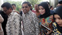 Idrus datang dengan didampingi kuasa hukum Setya Novanto.