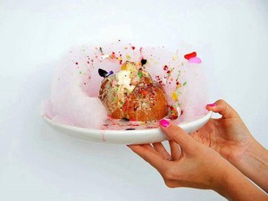 Wah! Ada Burger Manis Tersembunyi dalam Cotton Candy yang Cantik