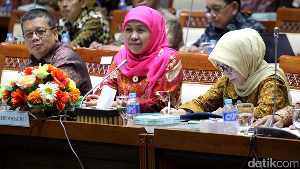 Komisi VIII DPR dan Mensos Rapat Bahas RKA-KL 2018
