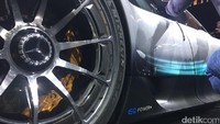 Kecepatan maksimumnya 350 km/jam dengan akselerasi 0-200 km/jam kurang dari 6 detik. Foto: AN Uyung Pramudiarja