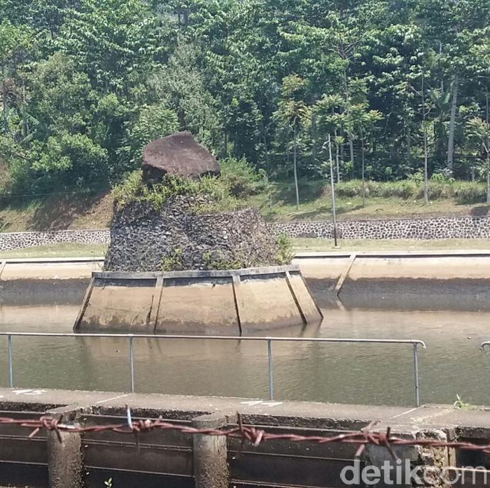 Unik Dan Melegenda Batu Eon Jadi Obyek Wisata Baru Di Bandung