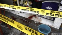 Begini suasana TKP perampokan disebuah toko kelontong di kawasan Kayu Manis, Matraman, Jakarta Timur, Selasa (12/9/2017).