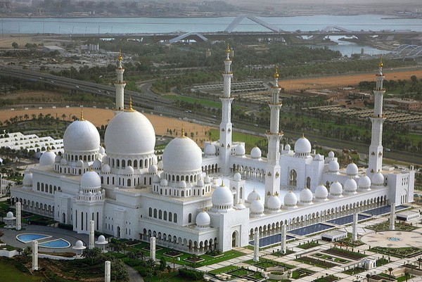 Mosque Putih Foto: Masjid Putih Cantik Langganan Selebriti Dunia