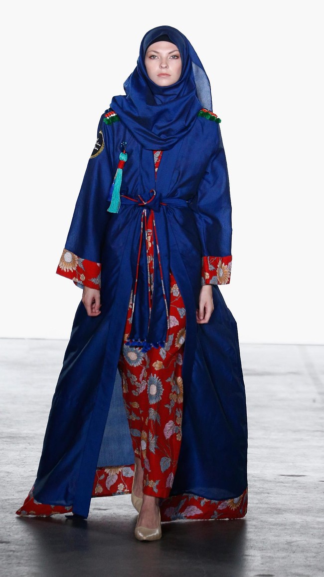 Dengan hadirnya koleksi busana muslim di NYFW bisa membantu meredakan pandangan miring tentang Islam. Foto: Getty Images