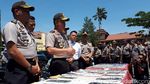 Polda Jabar Gelar Barbuk Sindikat Pemalsuan STNK Mobil dan Motor Mewah